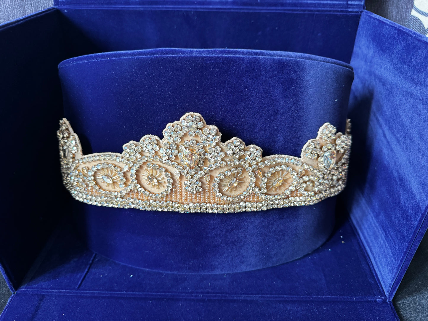 Champagne Lace Crystal Belt - Bridal Elegance Statement Piece